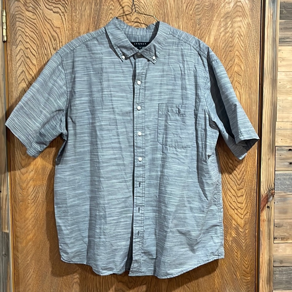 Mens  XL. thin line horizontal pinstripe